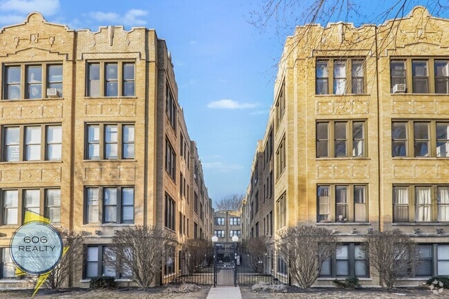 Building Photo - 1028 E Hyde Park Blvd Rental