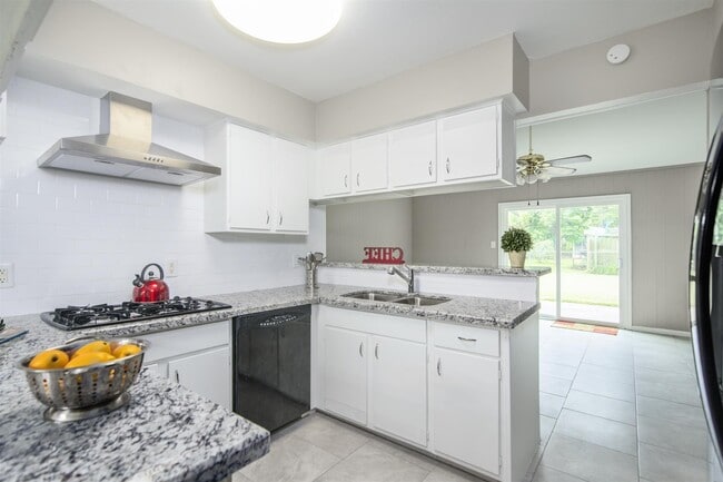 Photo - 9619 Rockhurst Dr