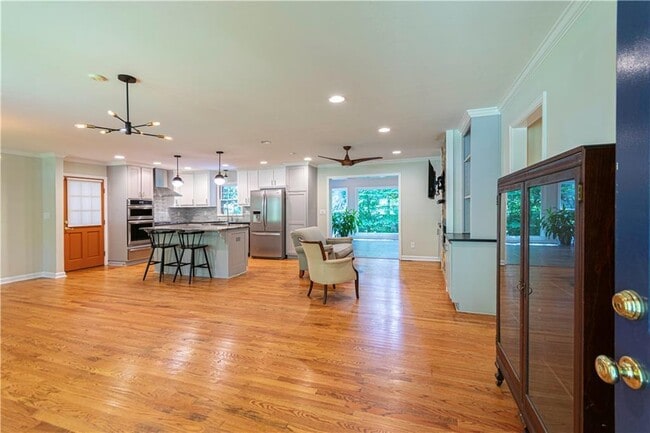 Photo - 2535 Melinda Dr NE