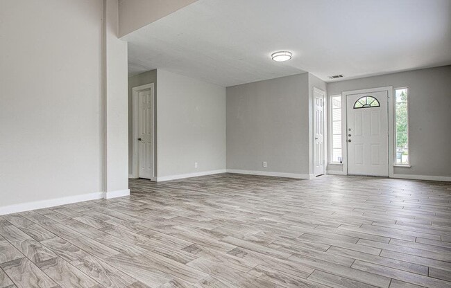 Photo - 1302 Crete Ln