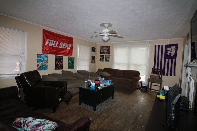 Photo - Spacious 5 Bedroom Home Perfectly Located ...