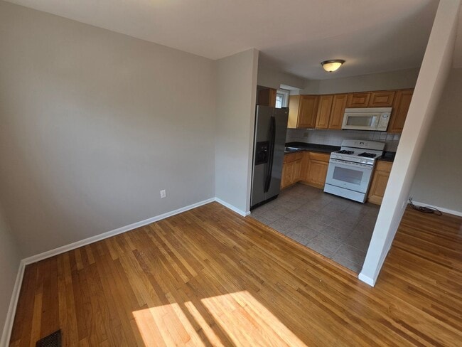 Photo - 214 Robina St Apartment Unit 2F
