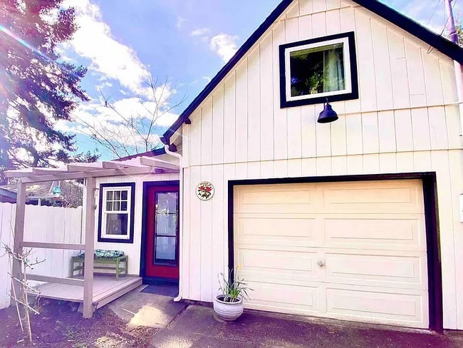 Front - 4409 SE 89th Ave Unit B