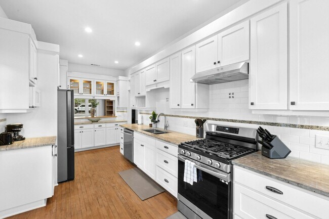 Photo - 1206 W 22 1/2 St