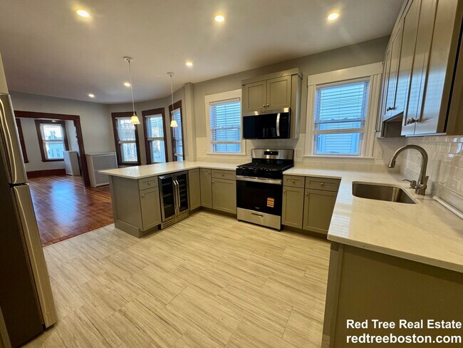 Building Photo - 69 Turner St Unit 1