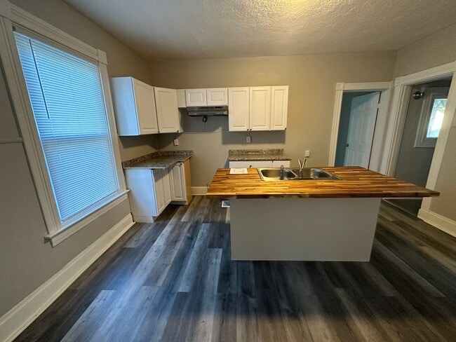 Photo - 168 Meridian St