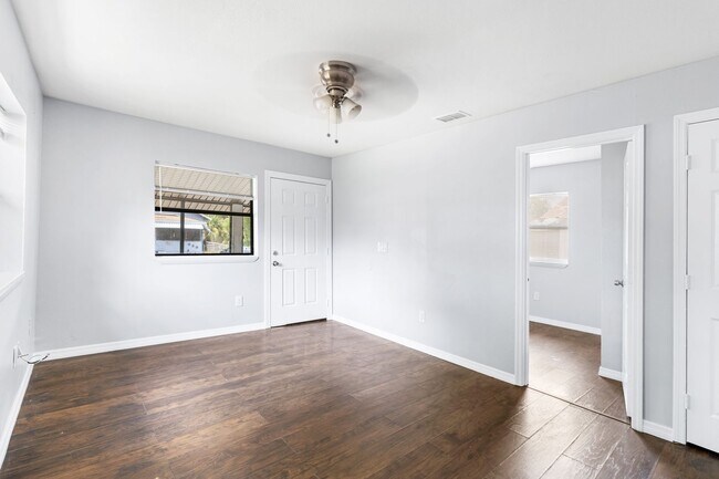 Photo - Cute 2 bedroom 1 bathroom Single Family House great location!