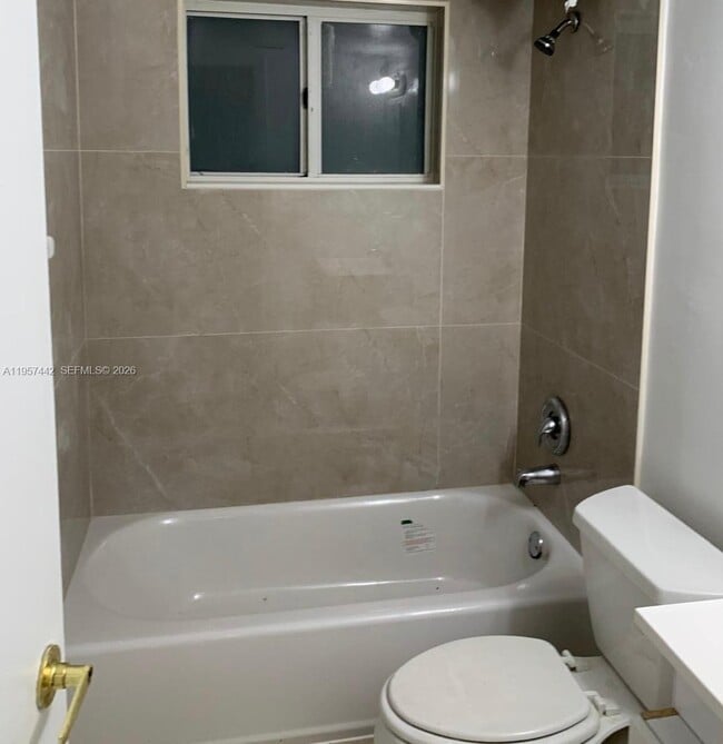 Building Photo - 151 SE 6th Ave Unit 2