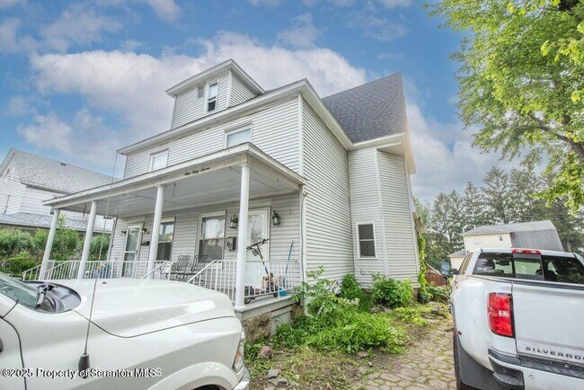 Photo - 947 William St