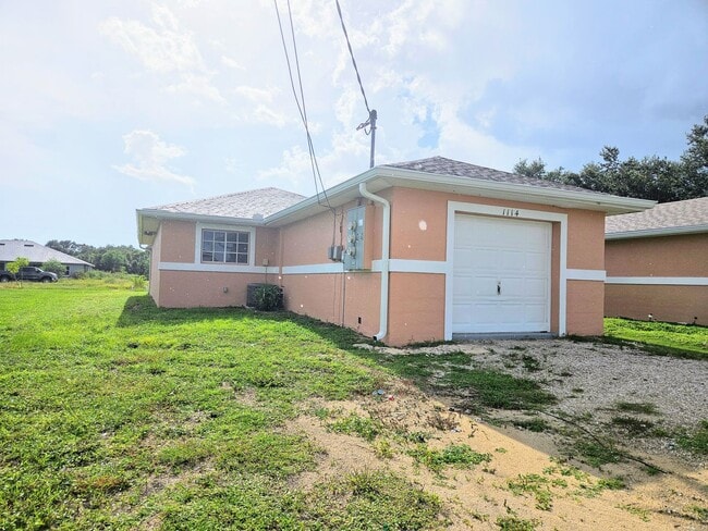 Building Photo - Move-in Ready 3 BR & 2 BA Rental