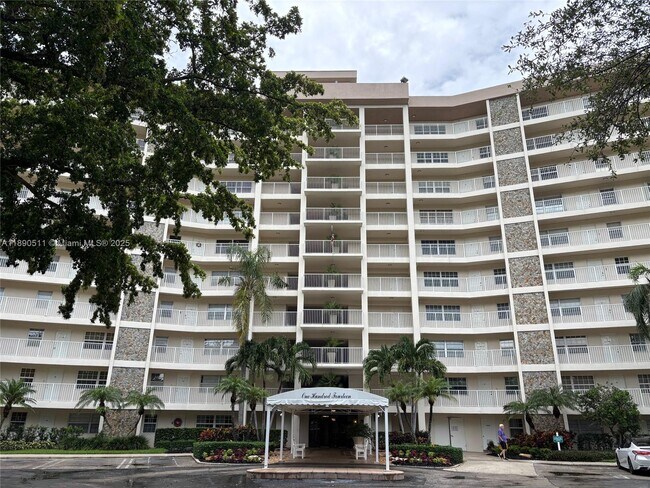 Building Photo - 3507 Oaks Way Unit 805