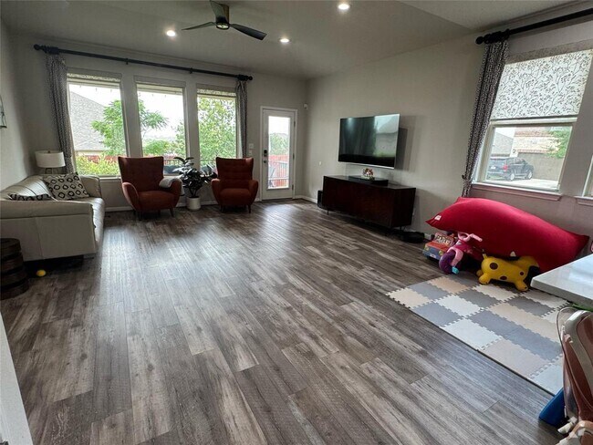 Building Photo - 1529 Carlene Pruett St Rental