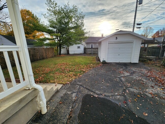 Photo - 2316 Rosemont Blvd Casa