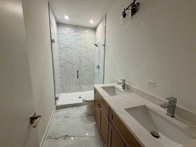 Photo - 2114 W Augusta Blvd