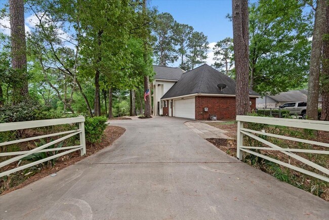 Photo - 14151 Buckingham Ln