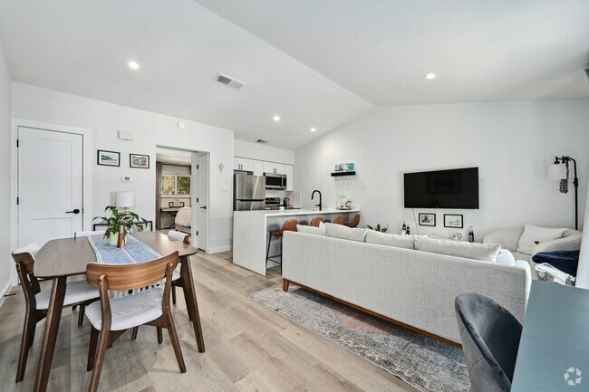 Building Photo - 1215 Hollow Creek Dr Unit 1 Rental