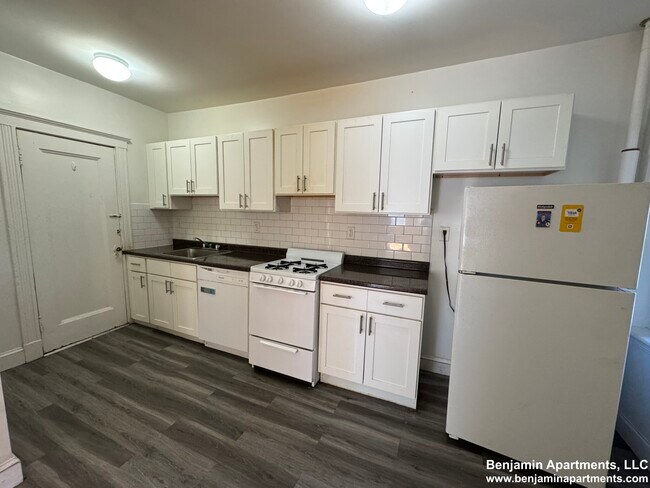 Building Photo - 8 Vinal St