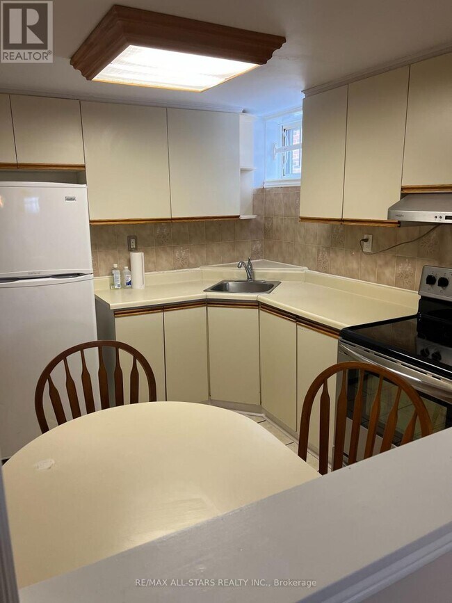 Photo - 65 Hildenboro Square