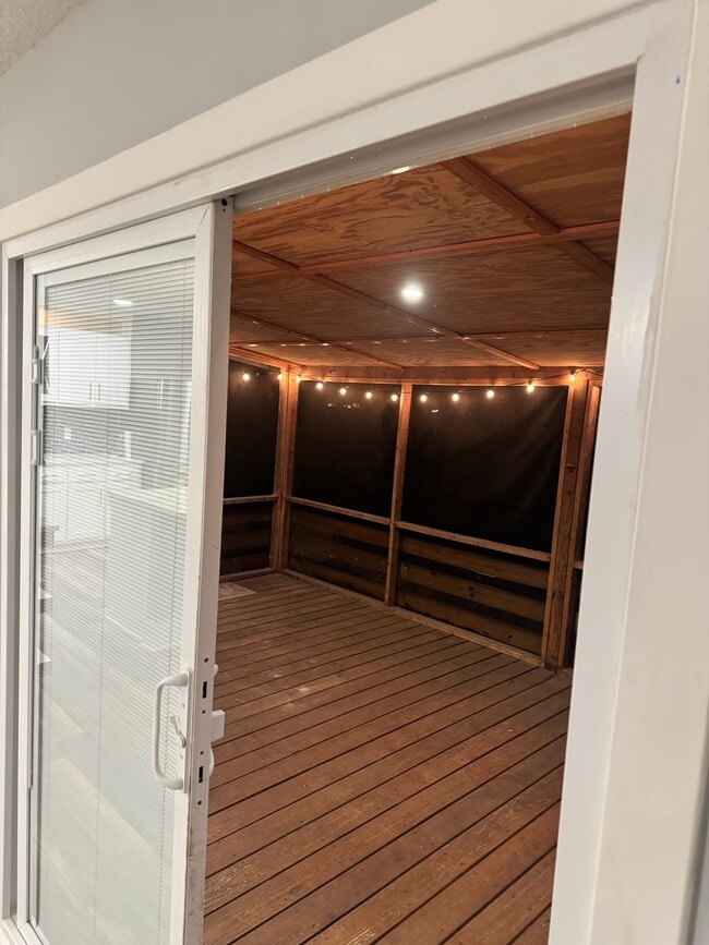 Photo - 407 Royal Pines Way