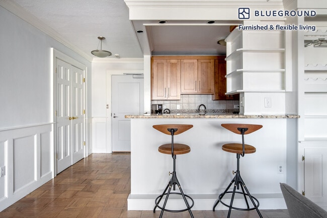 6 Whittier Pl Unit SI FL10-ID288