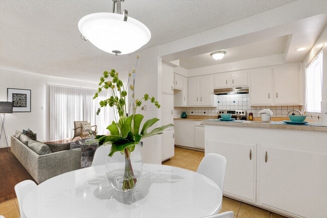 Photo - Nordhoff Apartments