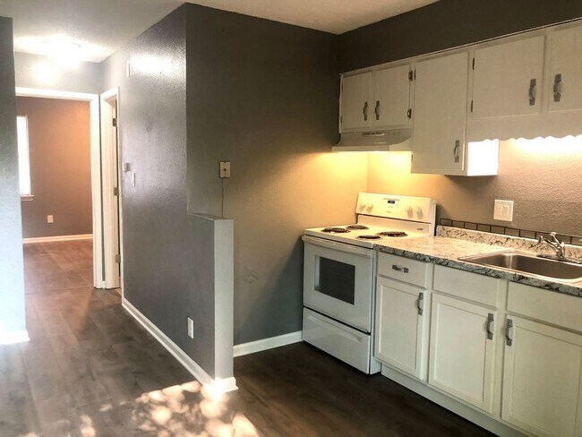 Photo - 300 N Thorpe St