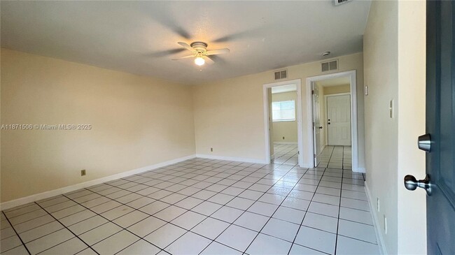 Photo - 701 SW 15th Ave Unit 1-4