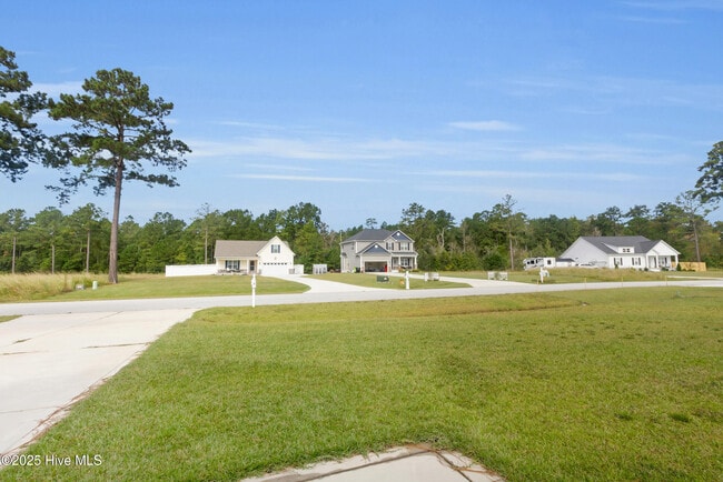 Photo - 174 Finch Ln