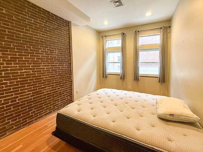 Photo - 49-51-51 Temple Pl Unit 3R