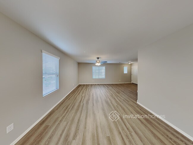 Photo - 2731 E Bart St