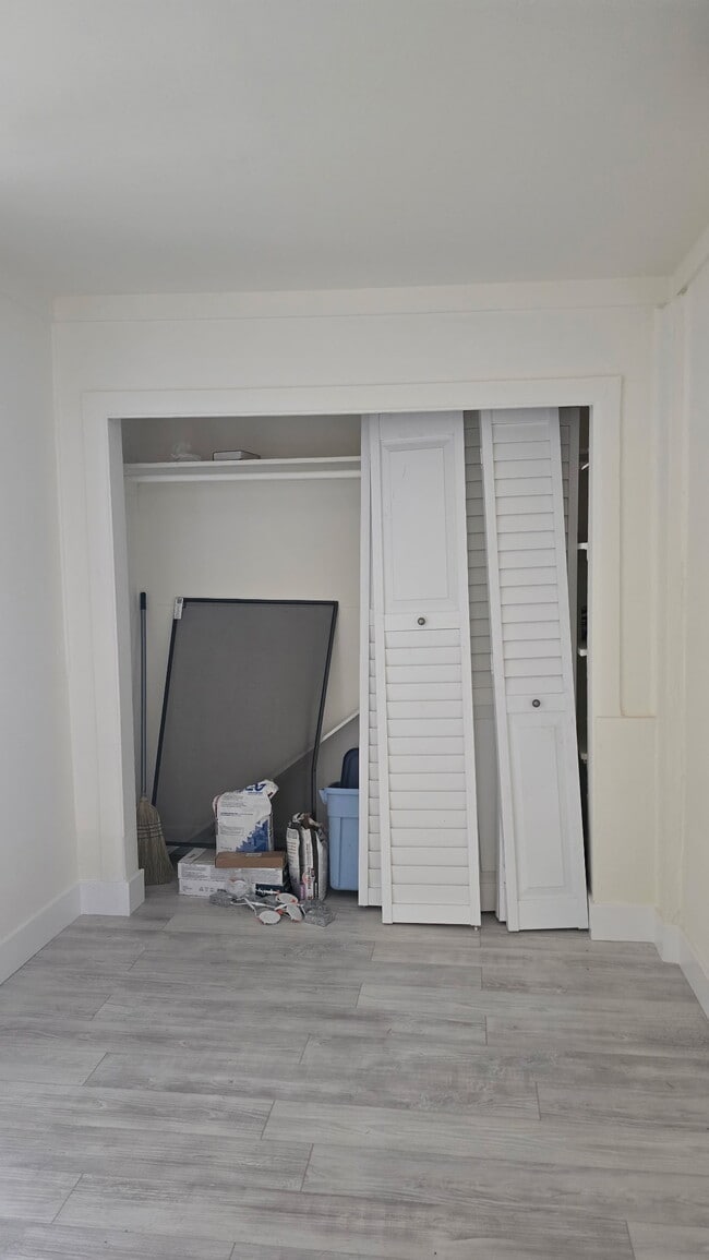 725 SW 1st Ave Unit 1
