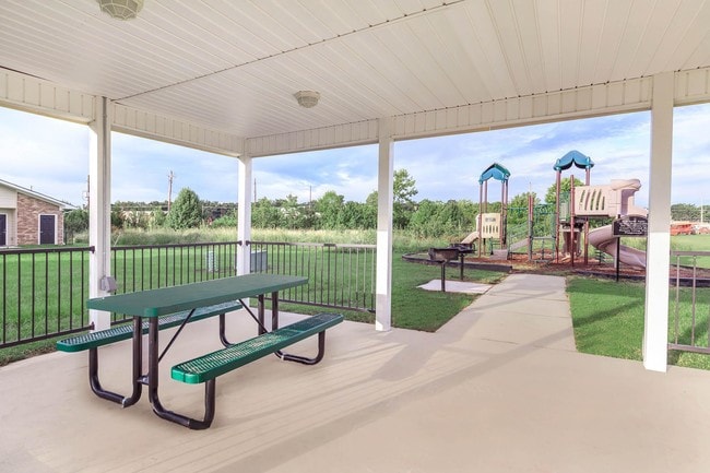 UNWIND AND HAVE A PICNIC - Ashdown Apartments