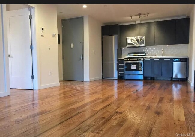 Photo - 103 Varet St Unidad 2R