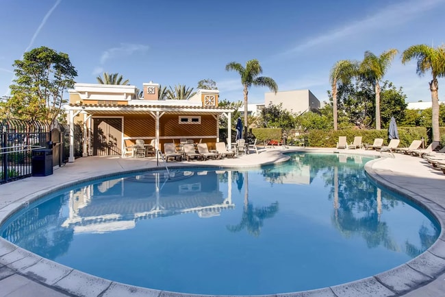 Photo - Beautiful and Modern Townhome in The Bay a...