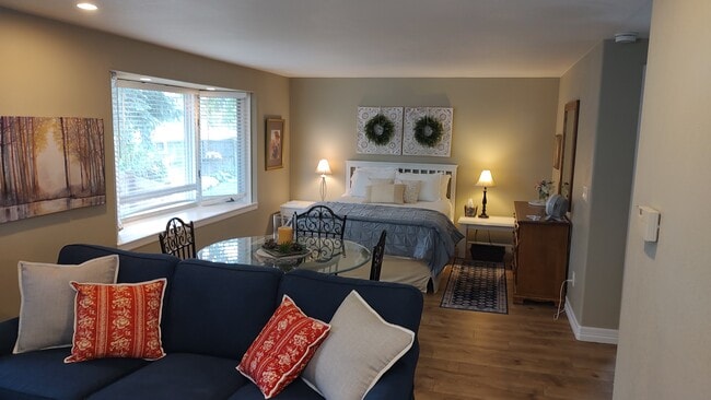 large open studio - 2900 Valley Oak Dr Unidad B