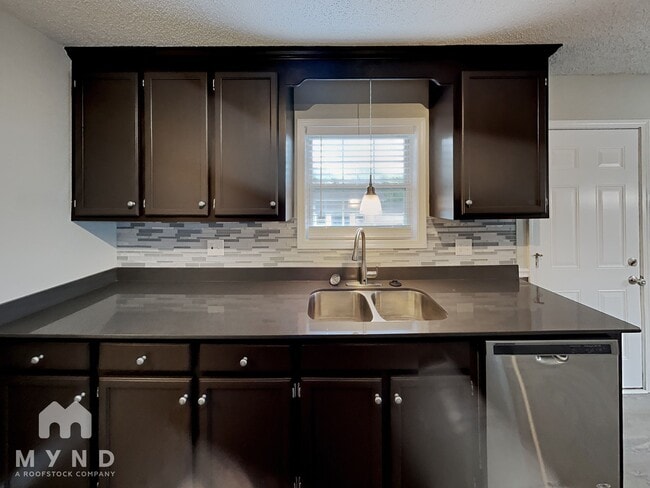 Photo - 608 Helms Dr