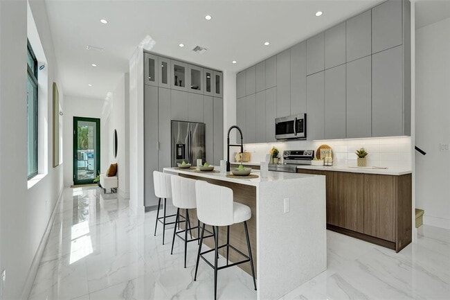 Photo - 606 SW 7th Ave