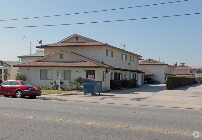 Primary Photo - 16443 Woodruff Ave