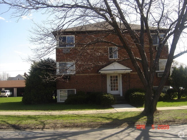 Building Photo - 6009 Ridge Rd Unit 2 Rental