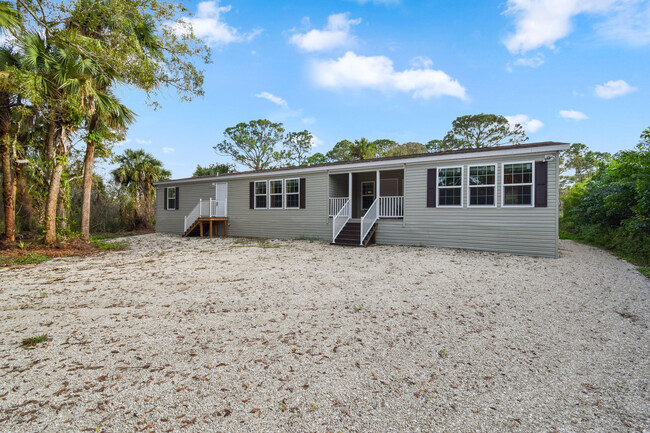 Building Photo - 7570 SW Rattlesnake Run Rental