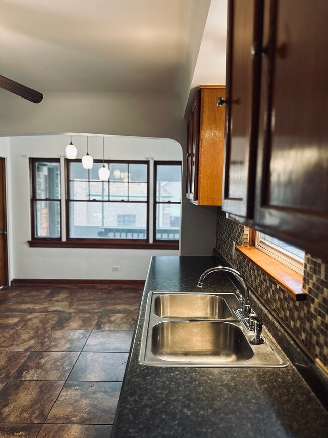 Photo - 4918 W Altgeld St