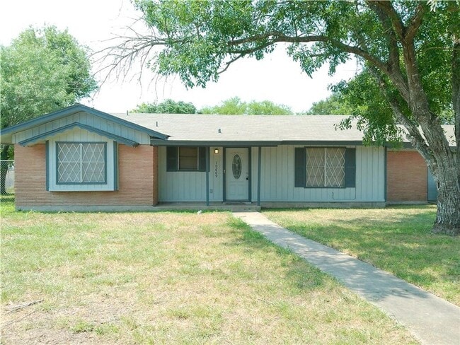 Building Photo - 10609 Kingwood Dr Rental