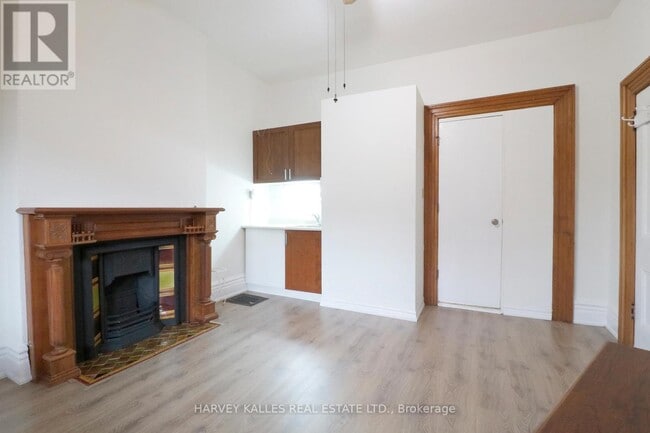 Photo - 39 Macdonell Ave