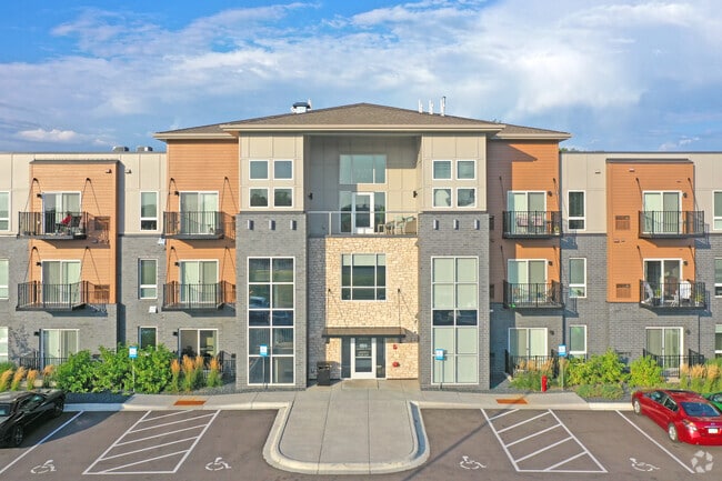 Building Photo - Lakeside Flats