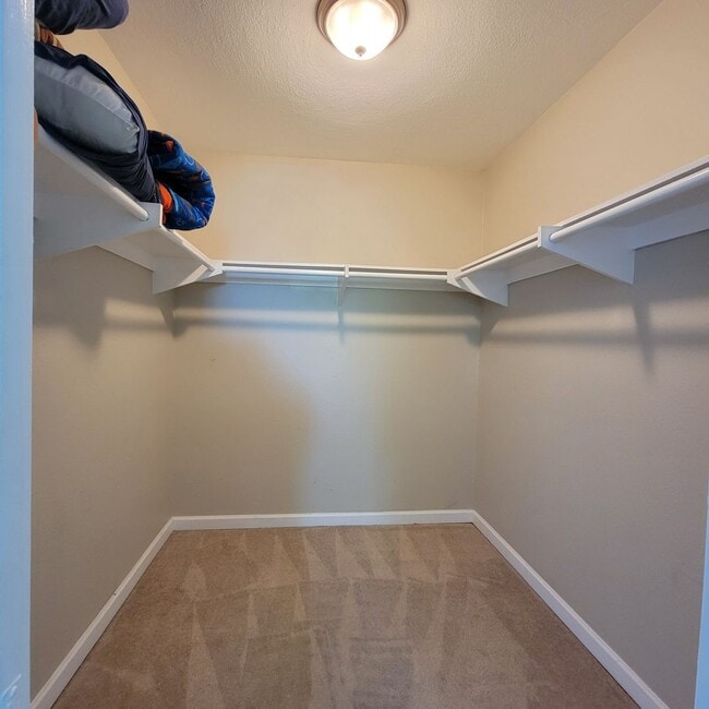 Spacious 2 bedroom 1 bathroom Condo with L... - Spacious 2 bedroom 1 bathroom Condo with L...