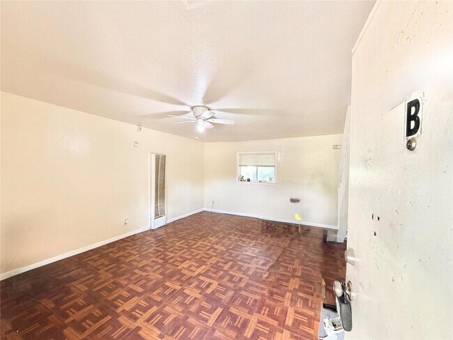 6257 Manor Rd Unit B