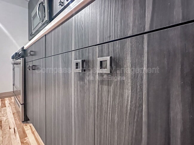 Photo - 800 Douglas St NW