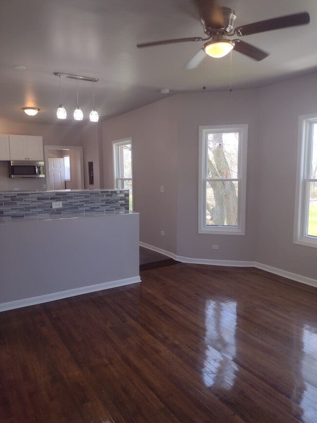 Photo - 48 W 21st St