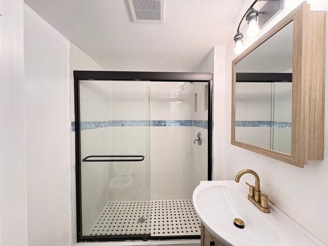 Photo - 1045 Flemington St