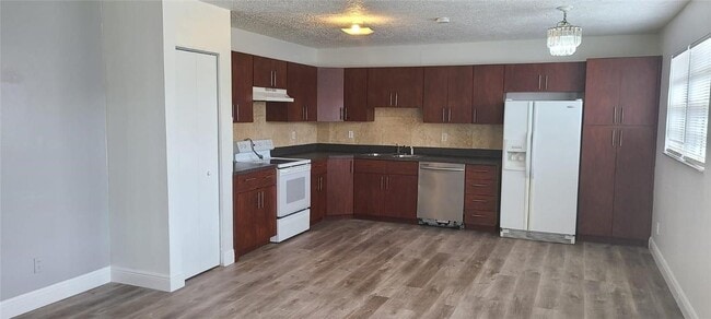 Building Photo - 736 NW 2nd Ave Unit 2 Rental
